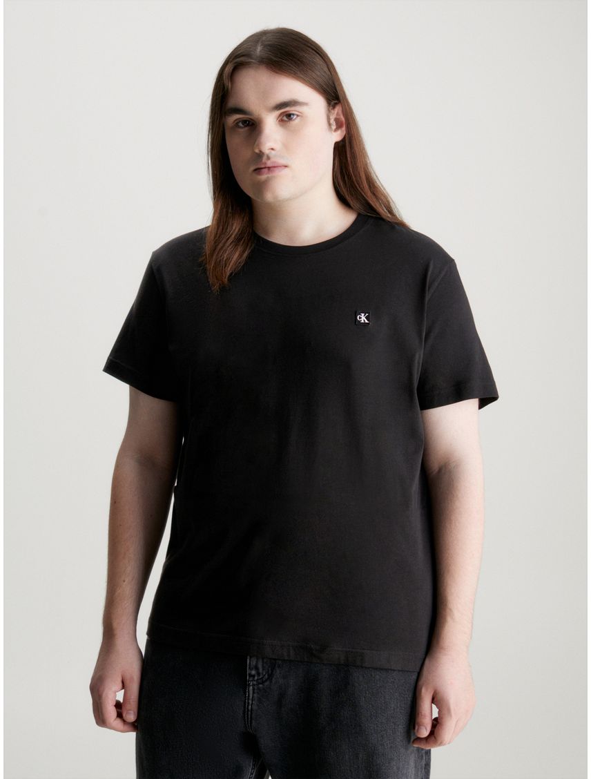 Camiseta negra de algodón con insignia