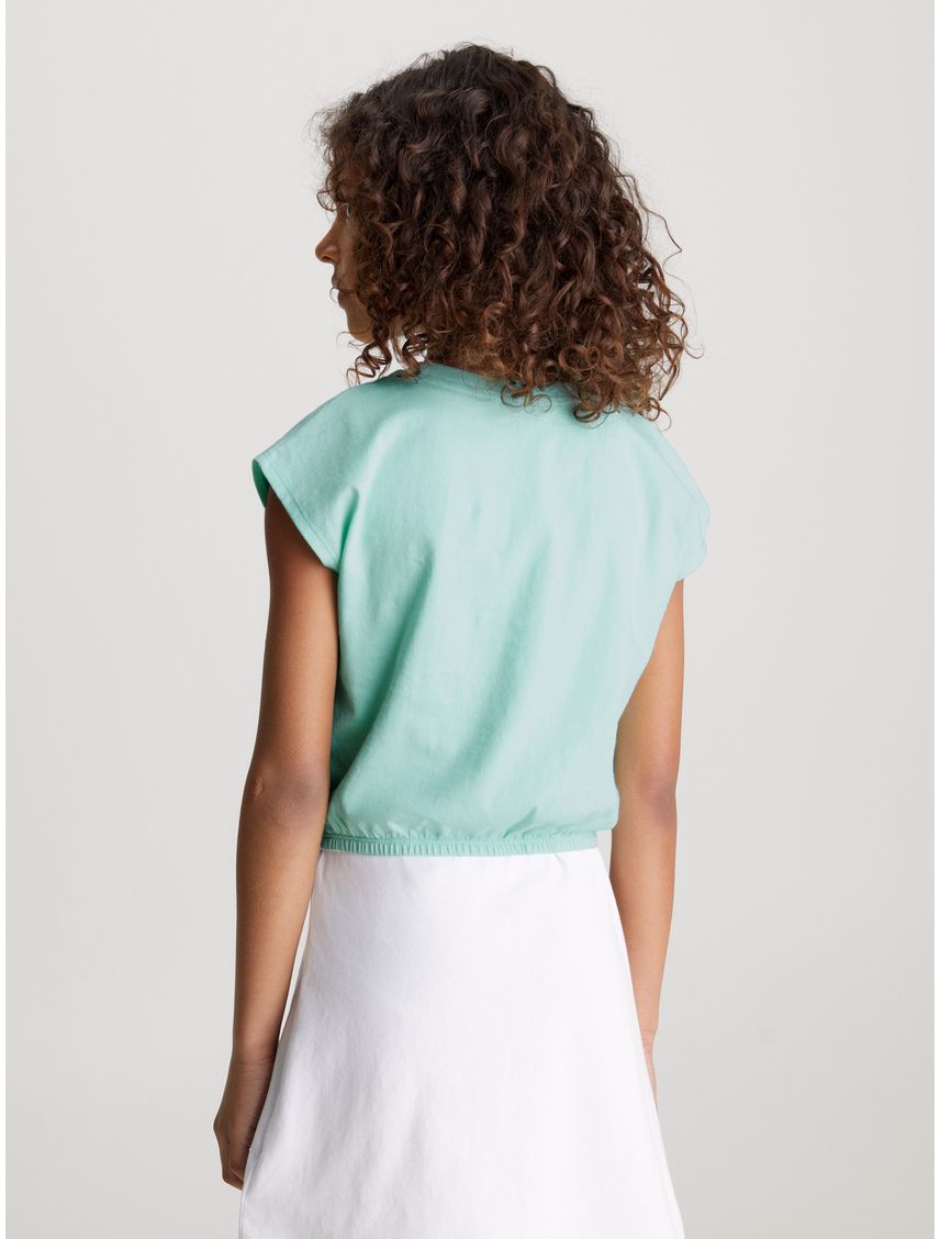 Camiseta azul boxy con logo aterciopelado para niña