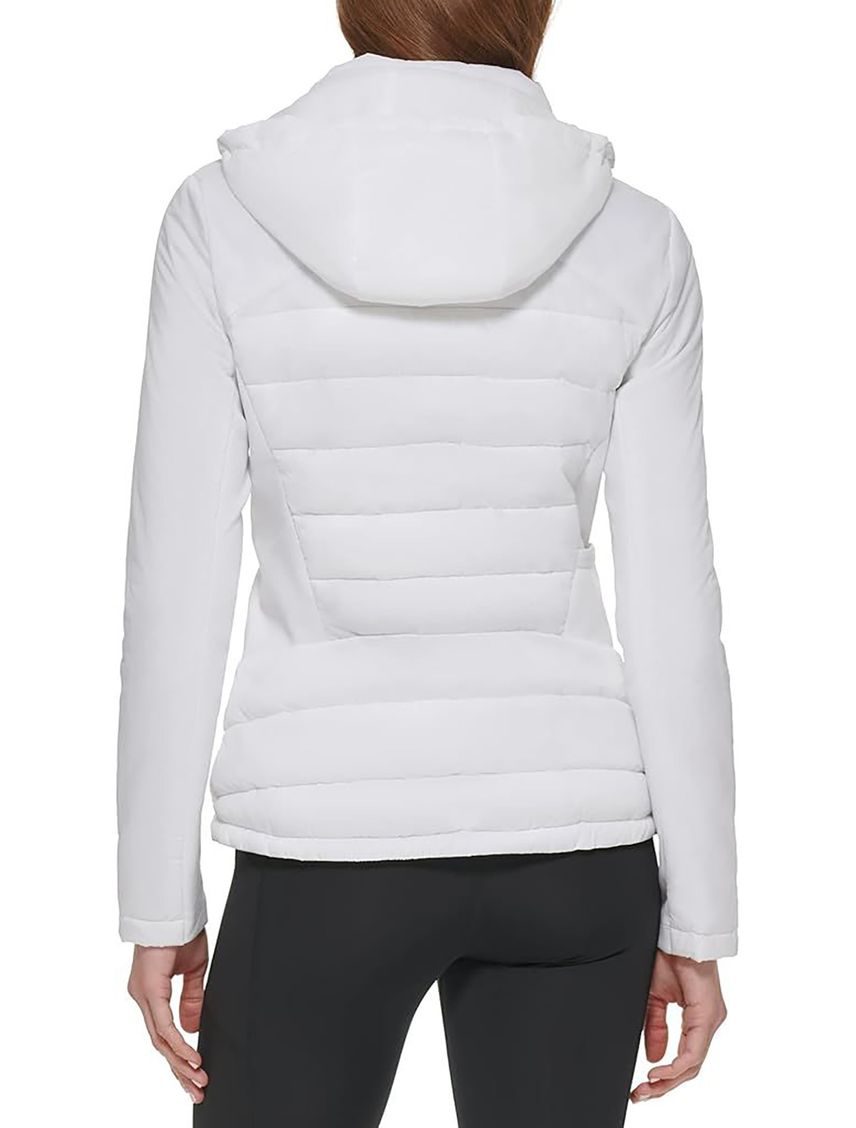 Chaqueta Blanca Ligera de Técnica Mixta