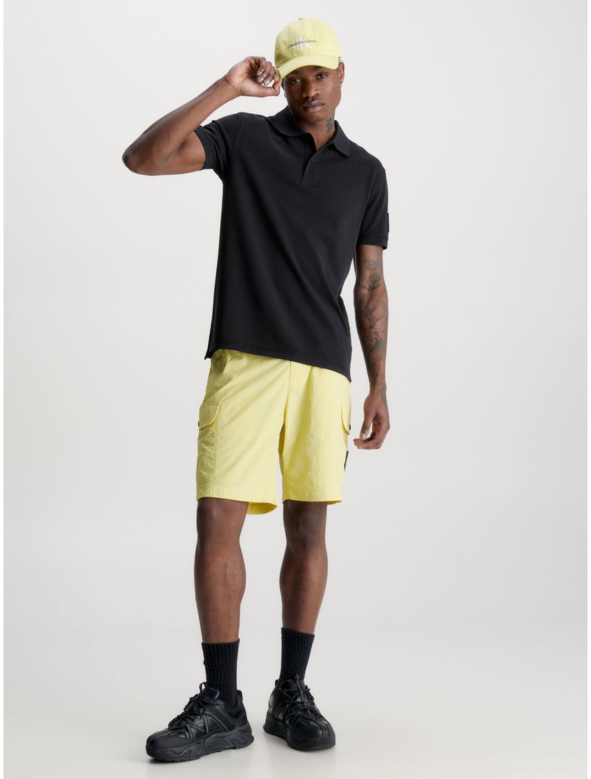 Polo Negro Con Insignia