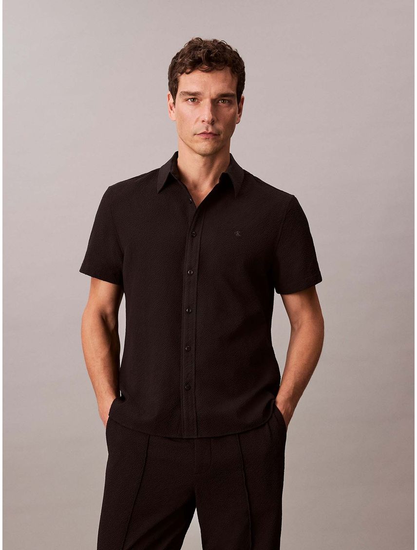 Camisa negra classic de tejido arrugado