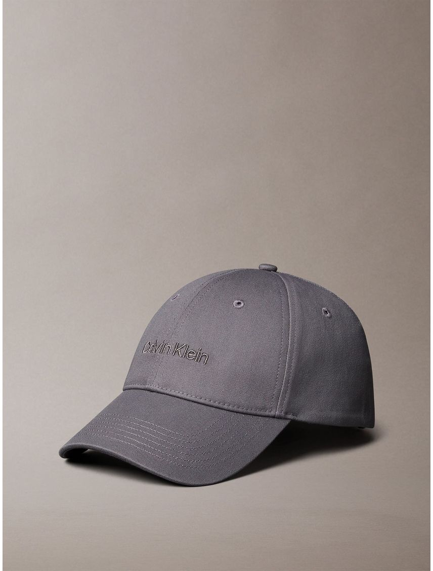 Gorra gris con logotipo bordado