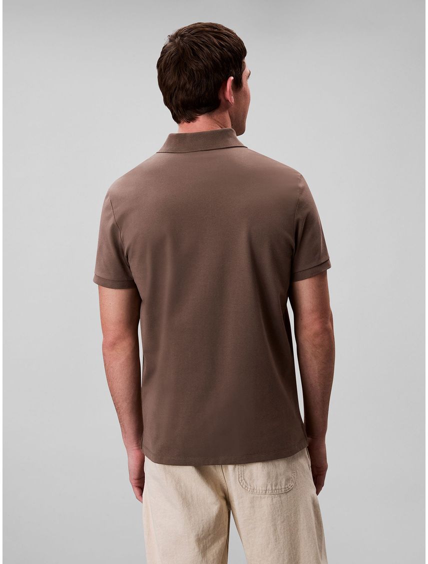 Polo con monograma bordado