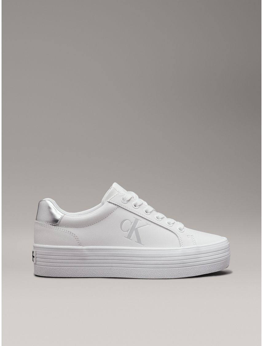 Tenis blanco de plataforma de cuero