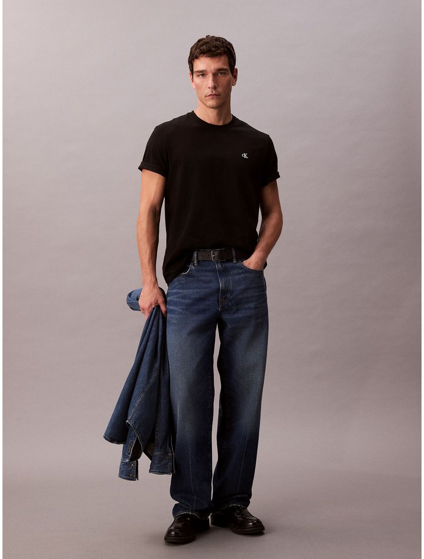 Camiseta negra regular de manga corta con monograma bordado