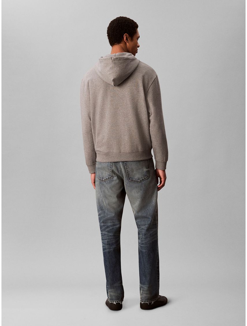 Buzo gris con capota y cierre de cremallera