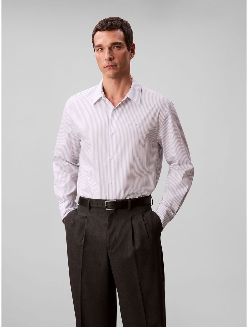 Camisa blanca relaxed de manga larga en tejido dobby a rayas