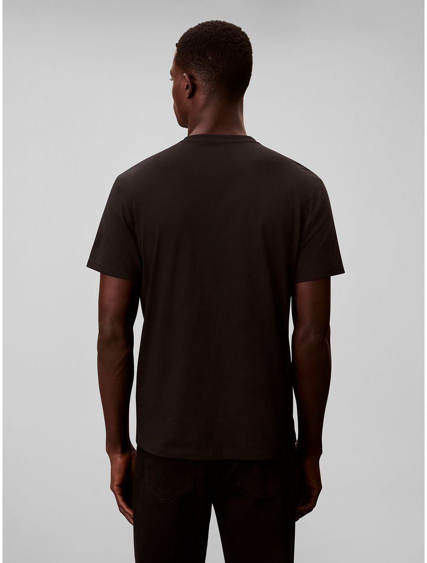 Camiseta negra con estampado gráfico de monograma